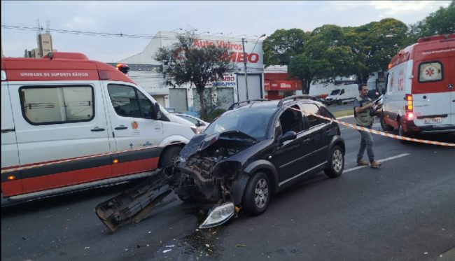 Acidente entre dois carros deixa nove pessoas feridas e uma morta em Maringá 2 acidente colombo carro Acidente entre dois carros deixa nove pessoas feridas e uma morta em Maringá