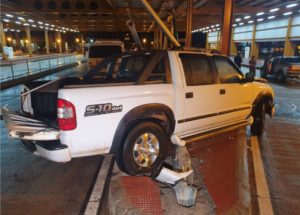 Motorista destrói semáforo e fica ferida em acidente em Maringá 2 acidente terminal Motorista destrói semáforo e fica ferida em acidente em Maringá