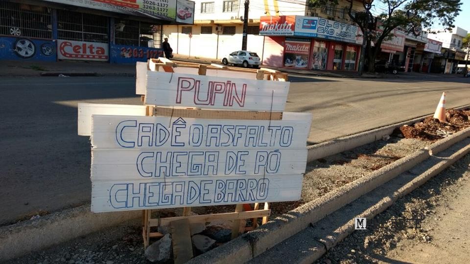 Foto de Não aguentam mais barro