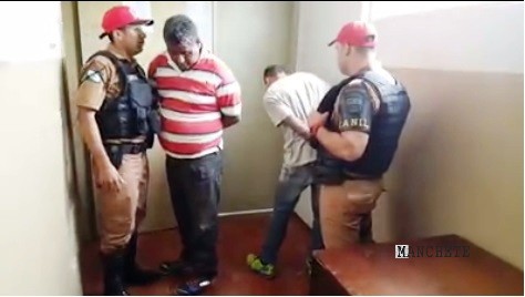 Foto de Policia prende dois ladrões envolvidos em assalto a ônibus de turismo