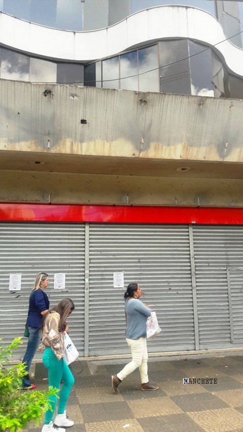 Foto de Mais uma loja fecha na avenida Brasil