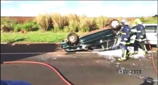 Foto de Acidente na rodovia envolve três veículos