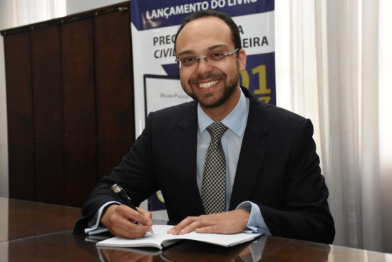 Foto de Professor lança livro sobre precedentes no sistema jurídico brasileiro