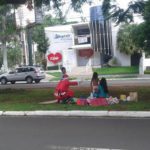 Agentes de trânsito fazem entrega de presentes de Natal 2 agentes 1 Agentes de trânsito fazem entrega de presentes de Natal
