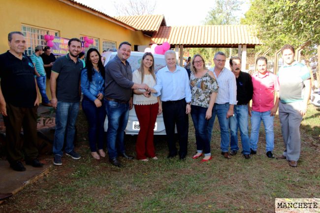 Foto de Veículo para a APAE de Itaúna do Sul