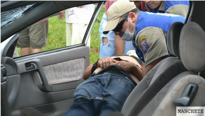 Foto de Capotamento na rodovia deixou duas pessoas feridas