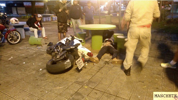 Foto de No meio da praça tinha um banco