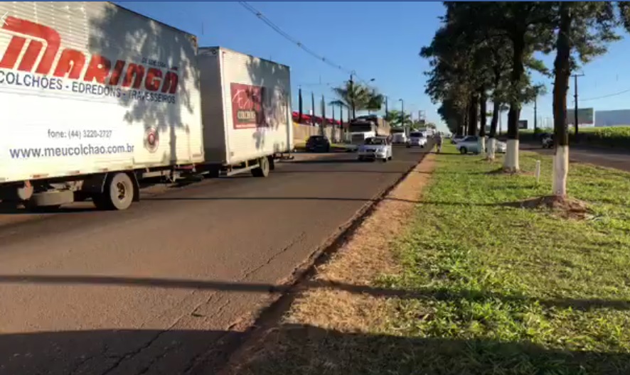 Foto de Caminhoneiros protestam contra o preço do diesel em rodovias da região noroeste