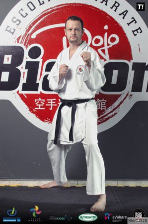 Foto de Soldado da PM de Maringá conquista medalha em campeonato mundial de karatê