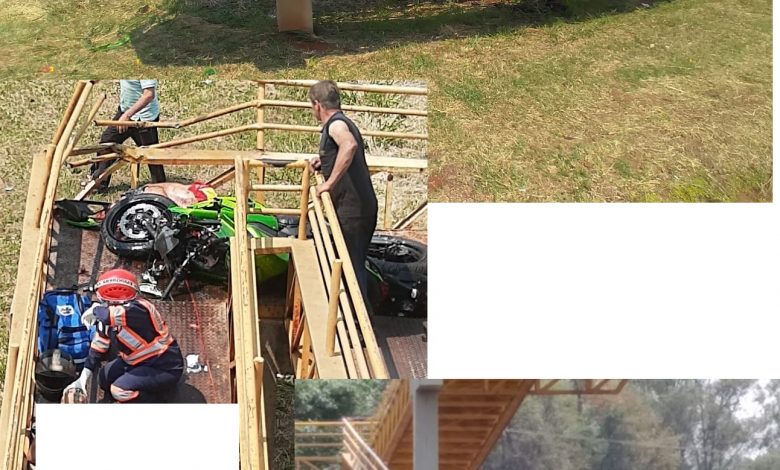 Motocicleta vai parar sobre passarela 1 acidente moto mandaguacu Motocicleta vai parar sobre passarela
