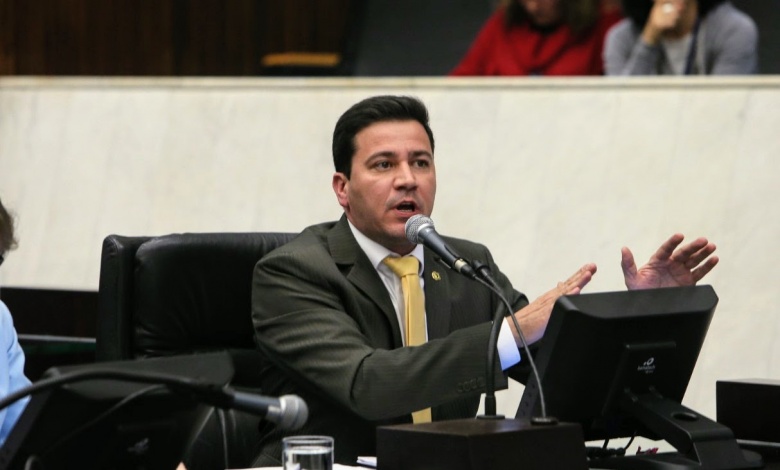 Projeto pede revogação do título de cidadania dado a Jair Bolsonaro 1 deputado Arilson Projeto pede revogação do título de cidadania dado a Jair Bolsonaro