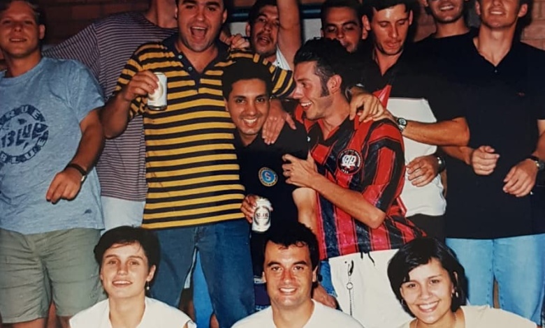 Túnel do Tempo 1 Tempos de Faculdade de Direito detalhe do nosso professor Jose Laurindo hoje presidente do Tribunal de Justica alias a festa foi na chacara dele marco tadeu Túnel do Tempo