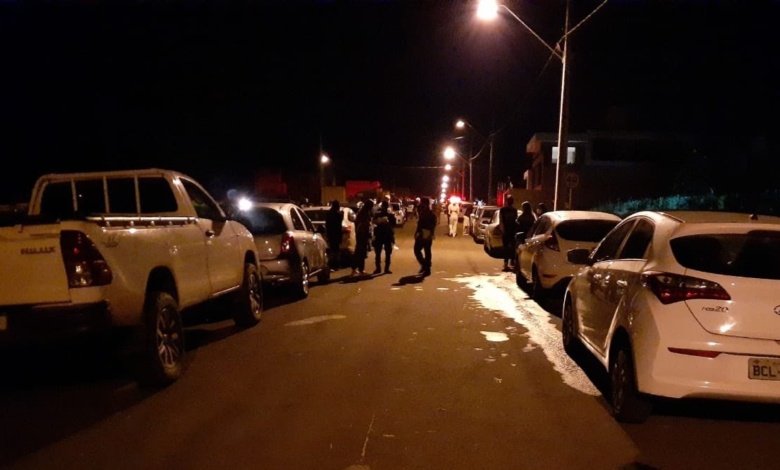 Fiscalização acaba com festa clandestina em Maringá 1 Festa clandestina Fiscalização acaba com festa clandestina em Maringá