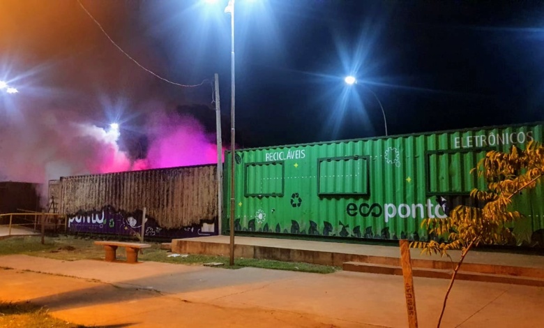 Incendio ecoponto Fogo intencional destrói contêiner de ecoponto
