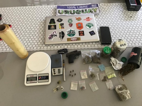 Comerciante é preso em casa de alto padrão, com drogas, arma, dinheiro e veículos de luxo 2 trafico Comerciante é preso em casa de alto padrão, com drogas, arma, dinheiro e veículos de luxo