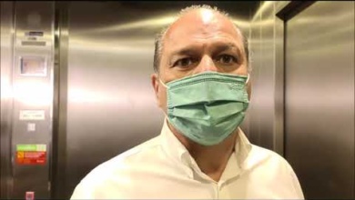 Em Brasília, o deputado Ricardo Barros é encurralado por servidores 1 Foto de Em Brasília, o deputado Ricardo Barros é encurralado por servidores