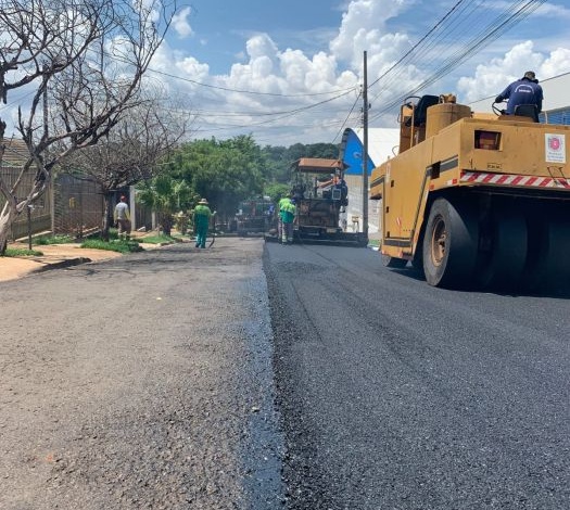 Prefeitura de Maringá realiza recapeamento e serviços emergenciais de pavimento por toda cidade 1 asfalto Prefeitura de Maringá realiza recapeamento e serviços emergenciais de pavimento por toda cidade