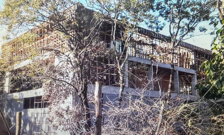 obra UEM Obra do bloco cuja laje despencou na UEM havia sido embargada um dia antes