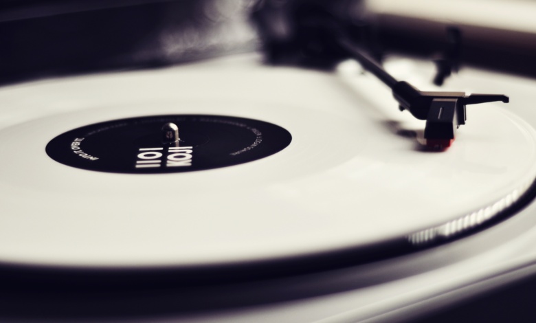 Fim de semana tem eventos com vinil em Maringá 1 ws White Vinyl 2560x1440 1 Fim de semana tem eventos com vinil em Maringá