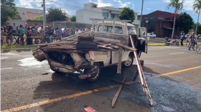 Motorista em alta velocidade bate em quatro veículos em Maringá 2 acidente 2 almenara foto Motorista em alta velocidade bate em quatro veículos em Maringá