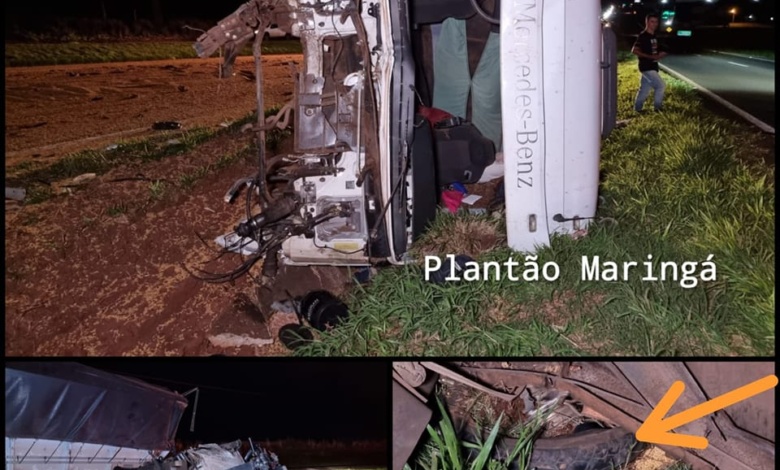 Carreta tomba sobre moto 1 acidente carreta moto Carreta tomba sobre moto