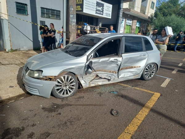 Motorista em alta velocidade bate em quatro veículos em Maringá 3 acidente kakogawa Motorista em alta velocidade bate em quatro veículos em Maringá