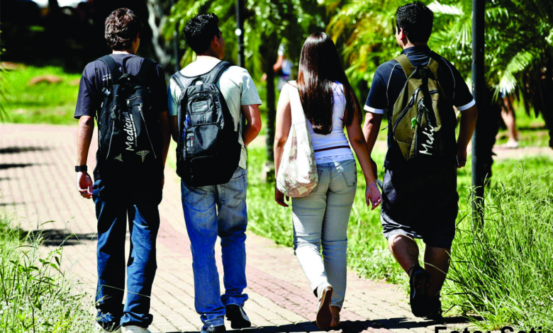 Universidades estaduais abrem 4.842 vagas para ingresso pelo Sisu; inscrição inicia nesta quinta 1 estudantes universidades estaduais Universidades estaduais abrem 4.842 vagas para ingresso pelo Sisu; inscrição inicia nesta quinta