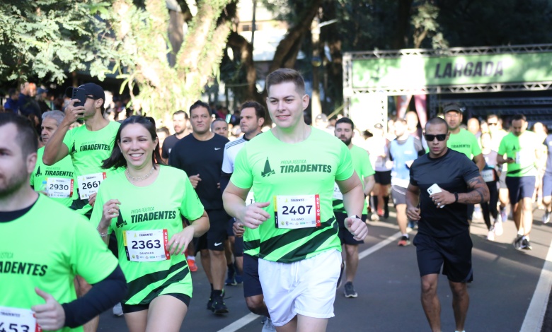 Prova Rústica Tiradentes reúne 6 mil participantes e movimenta ruas de Maringá 1 CORRIDA esporte Prova Rústica Tiradentes reúne 6 mil participantes e movimenta ruas de Maringá