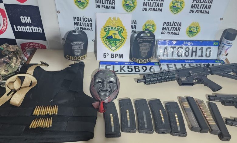 Criminosos fortemente armados suspeitos de terem matado um rapaz na Avenida São Paulo são presos em Londrina 1 arma apreendida Criminosos fortemente armados suspeitos de terem matado um rapaz na Avenida São Paulo são presos em Londrina