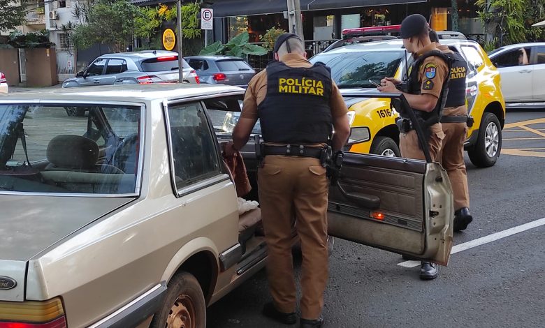 Jovem de 19 anos é presa com carro furtado em Maringá 1 acidente 1 Jovem de 19 anos é presa com carro furtado em Maringá