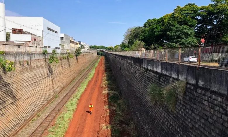 Rumo faz manutenção da linha 1 linha ferrea Rumo faz manutenção da linha