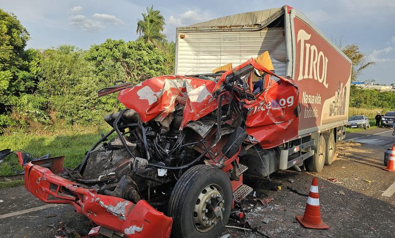 Motorista de 56 anos morre ao sofrer acidente com caminhão na rodovia 1 acidente br 376 Motorista de 56 anos morre ao sofrer acidente com caminhão na rodovia