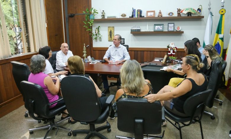 Prefeito Ulisses Maia e vice Edson Scabora recebem mais de 200 pessoas durante ′Gabinete Aberto′ 1 2570d7f7175f Prefeito Ulisses Maia e vice Edson Scabora recebem mais de 200 pessoas durante ′Gabinete Aberto′