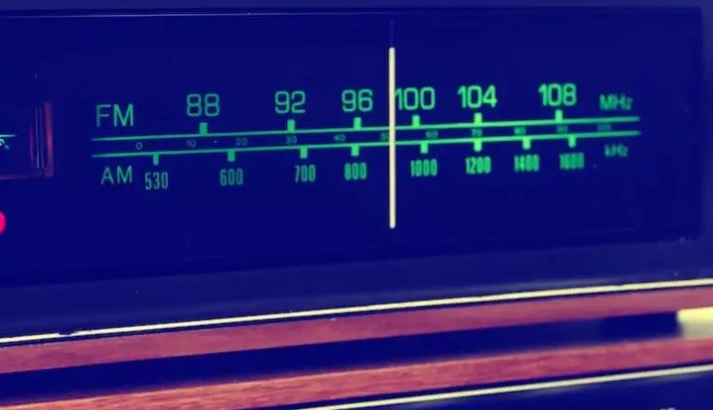 Mudança no dial 1 AM FM RADIO DIAL Mudança no dial