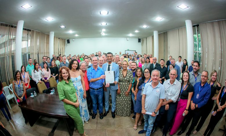 Prefeito Ulisses Maia empossa advogado Maurício Domingos como secretário de Compliance e Controle 1 15a9eaafb187 Prefeito Ulisses Maia empossa advogado Maurício Domingos como secretário de Compliance e Controle