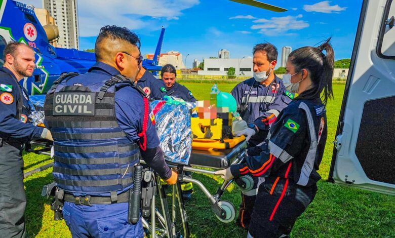 Motorista é socorrido de helicóptero após capotar carro na BR-376 1 acidente Motorista é socorrido de helicóptero após capotar carro na BR-376