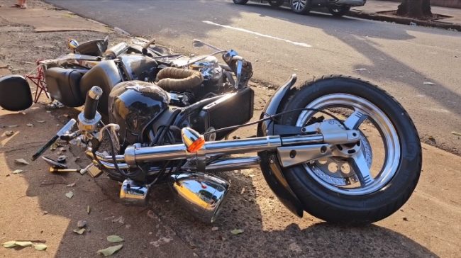 Motociclista sofre acidente gravíssimo 2 moto Motociclista sofre acidente gravíssimo