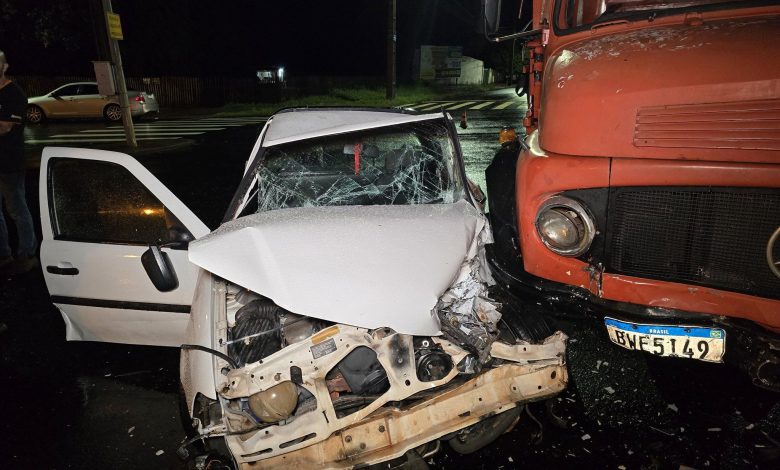 Homem fica ferido em acidente envolvendo caminhão, utilitário e moto 1 acidente Homem fica ferido em acidente envolvendo caminhão, utilitário e moto