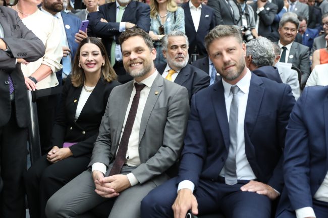 Nova liderança da Oposição na Alep assume com compromisso de defesa dos interesses do povo paranaense 2 Goura RequiaoFilho FotoAlep Nova liderança da Oposição na Alep assume com compromisso de defesa dos interesses do povo paranaense