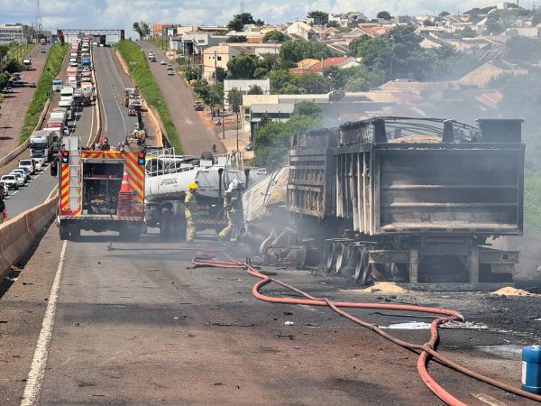 Acidente no Contorno Norte deixa um saldo de dois mortos 2 acidente contorno norte 2 1 Acidente no Contorno Norte deixa um saldo de dois mortos