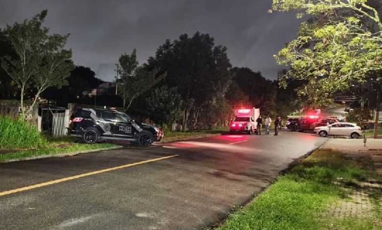 Homem morre ao fazer família de PM refém com órgão genital “para fora” 1 policia Homem morre ao fazer família de PM refém com órgão genital “para fora”