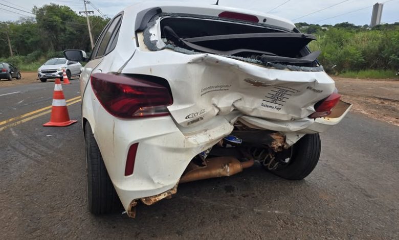 Motorista causa acidente grave após realizar conversão proibida no Contorno Sul 1 acidente contorno sul Motorista causa acidente grave após realizar conversão proibida no Contorno Sul