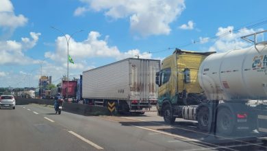 Foto de Trânsito complicado na Colombo com Contorno Sul
