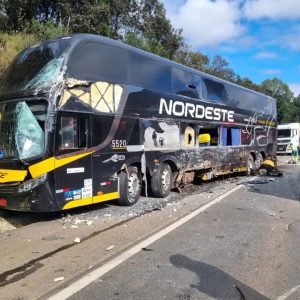 Colisão em rodovia envolve 5 veículos 2 495380337 1220826509714653 5421690770064520308 n Colisão em rodovia envolve 5 veículos