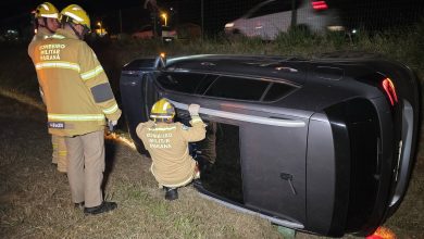 Foto de Homem é socorrido ao capotar veículo na rodovia BR-376