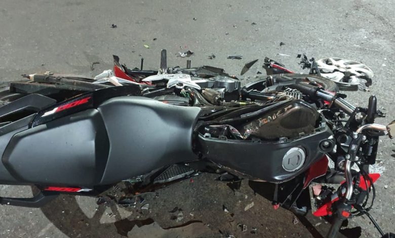 Jovem é internado na UTI após motorista provocar acidente e fugir do local 1 acidente moto Jovem é internado na UTI após motorista provocar acidente e fugir do local