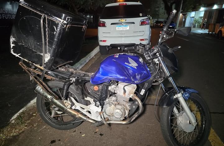 Motoboy sem habilitação sofre acidente grave após escapar de bloqueio da PM 1 motoboy Motoboy sem habilitação sofre acidente grave após escapar de bloqueio da PM
