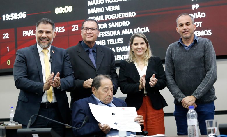 Empresário Antônio da Silva Campos recebe título de Cidadão Benemérito em noite solene na Câmara de Maringá 1 20250612 cmm 836e Empresário Antônio da Silva Campos recebe título de Cidadão Benemérito em noite solene na Câmara de Maringá