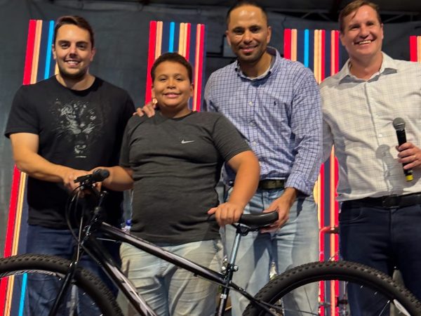 Arraiá da Arte celebra 10 anos com festa gratuita, atrações musicais e solidariedade em Maringá 2 9B6D3DA2 B903 4CE4 B7E3 28584EDAFAC2 Arraiá da Arte celebra 10 anos com festa gratuita, atrações musicais e solidariedade em Maringá