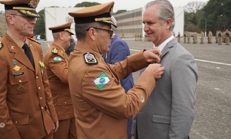 Autoridades do Estado recebem honrarias da Polícia Militar do Paraná 1 ulisses Autoridades do Estado recebem honrarias da Polícia Militar do Paraná